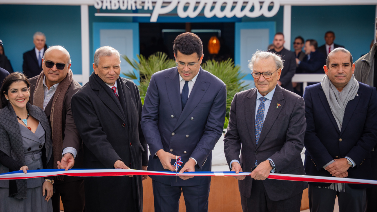 Ministro de Turismo inaugura la “Casita Dominicana” en Fitur como apuesta innovadora de promoción del país
